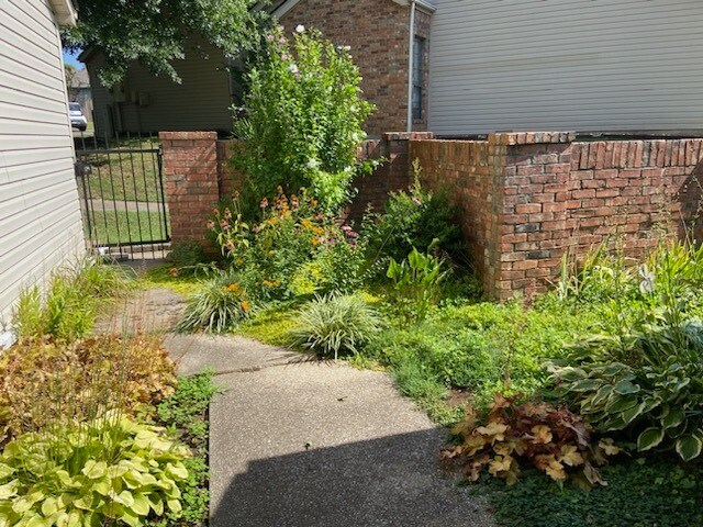 Building Photo - 706 Laurel Hill Dr