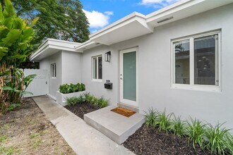 Building Photo - 3500 SW 25th St