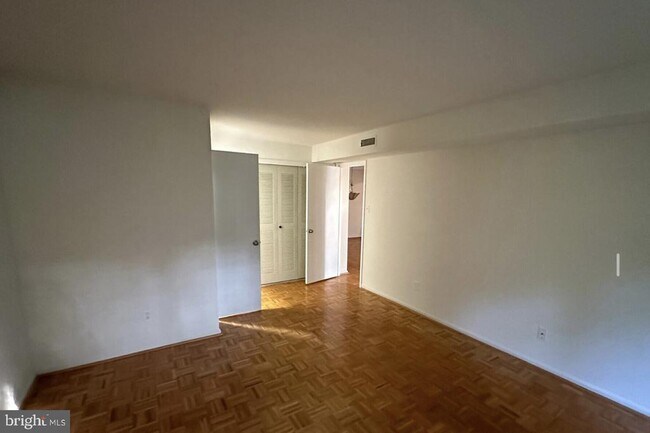 Foto del edificio - 1002 Valley Glen Rd