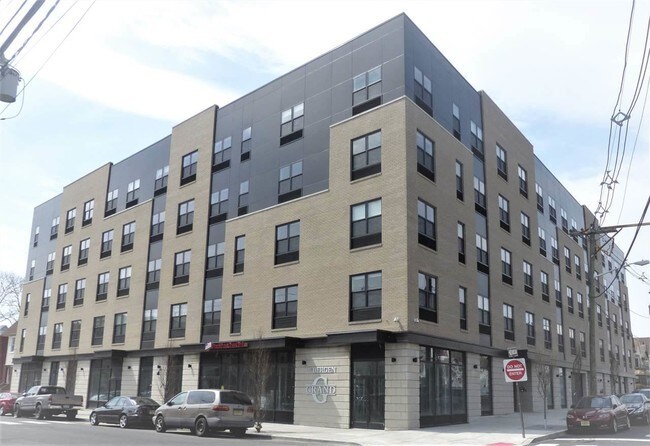 Primary Photo - 429 Bergen Ave