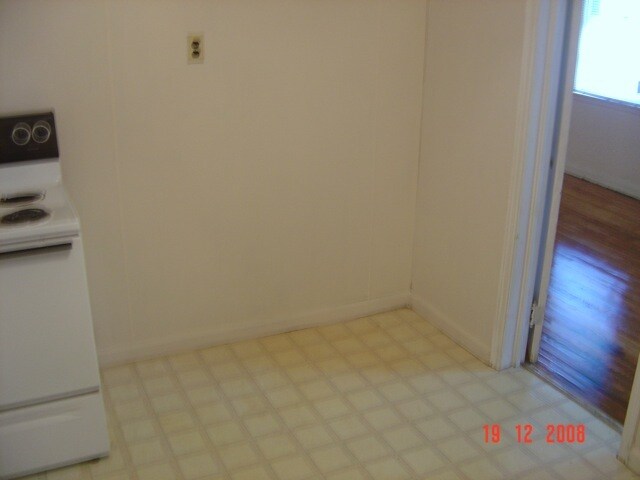 Building Photo - 154 E 44th St