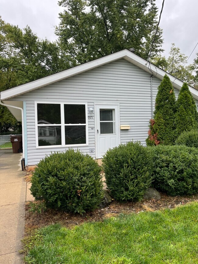 Foto del edificio - 5315 Garden Plain Ave