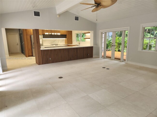 Building Photo - 935 Alfonso Ave
