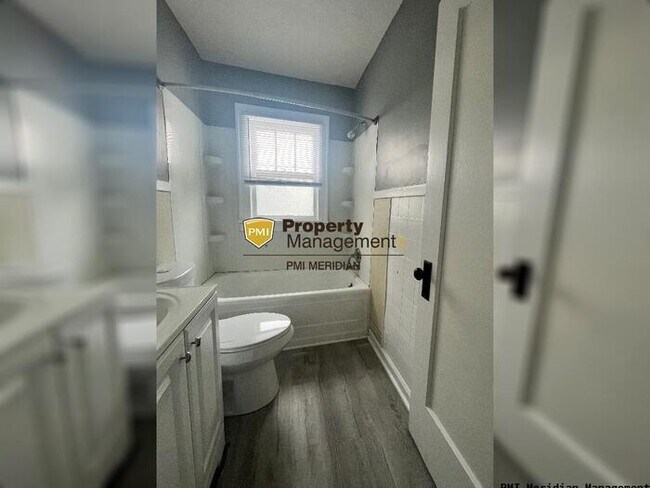 Building Photo - 4016 E 11th St - 50% OFF FIRST MONTH'S RENT
