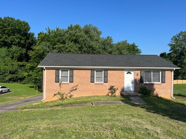 Building Photo - 1318 Courtney Dr
