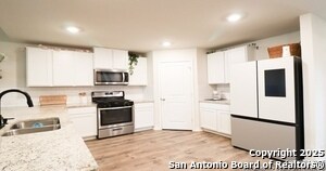 Building Photo - 6807 Kingsley Edge