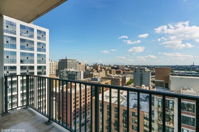 Foto del edificio - 210 S Desplaines St