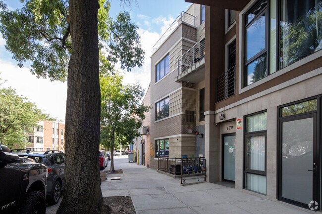 Foto del edificio - 175 Woodpoint Rd