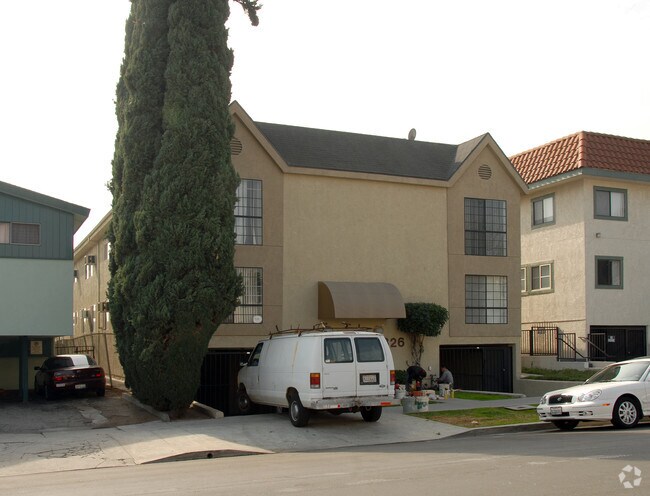 Building Photo - 4826 Rosewood Ave
