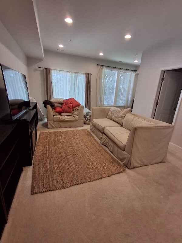 Building Photo - 307 Spring Bank Way