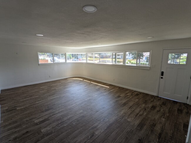 Building Photo - 55 S Center St