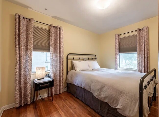 Foto del edificio - 904 E Maxwell Ln