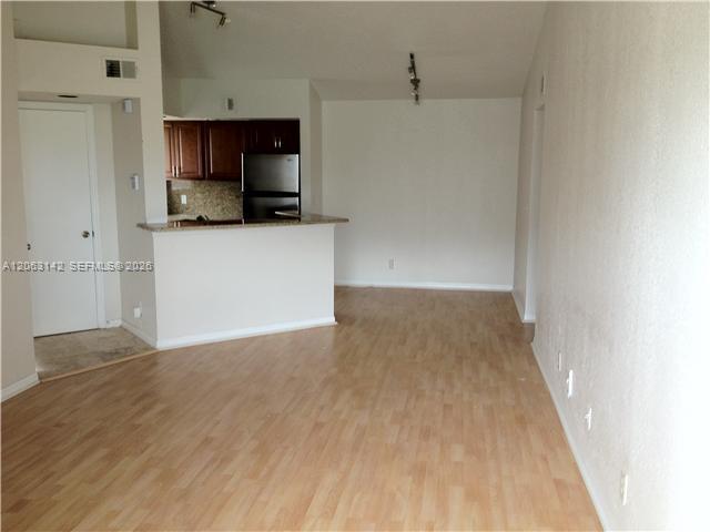 Foto del edificio - 3350 Pinewalk Dr N