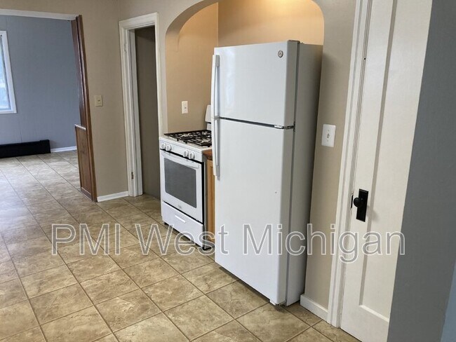 Foto del edificio - 820 Spring Ave NE