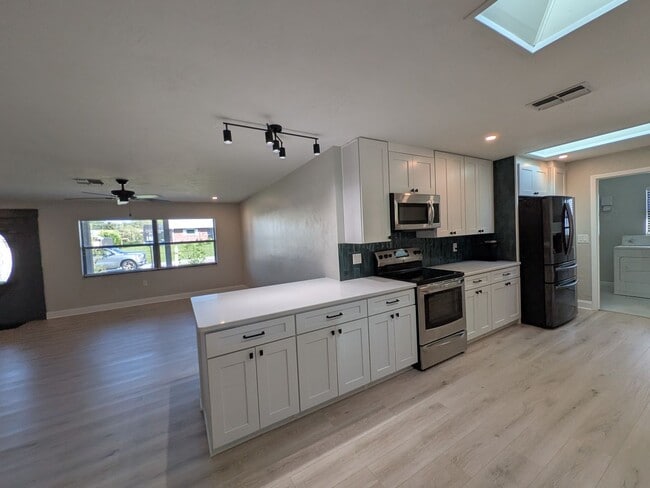 Foto del edificio - Gorgeous 3/2/2 Home, Great Location