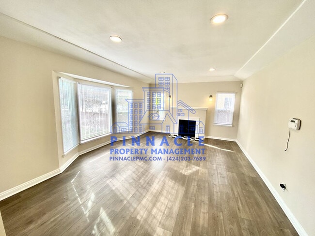 Building Photo - 3 Bedroom Home For Rent in Los Angeles