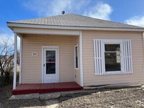 Building Photo - 906 Atchison Ave