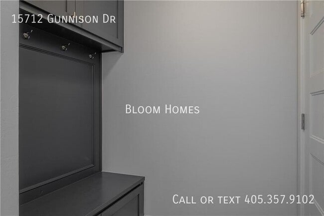 Foto del edificio - 15712 Gunnison Dr