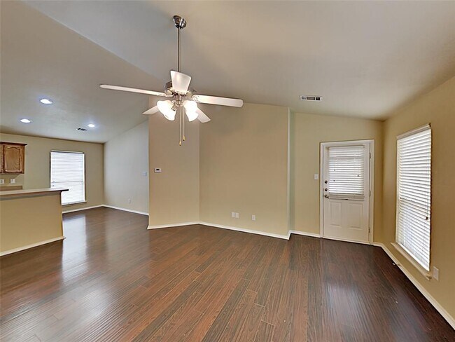 Building Photo - 1145 Boxwood Dr