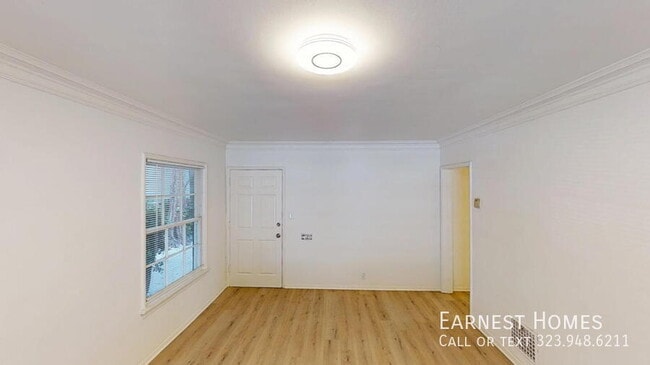 Building Photo - 127 N Doheny Dr