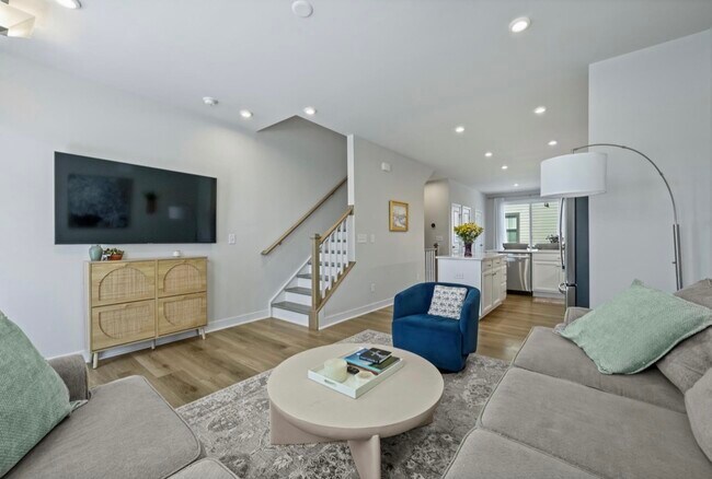 Building Photo - 4732 Chastain Ave