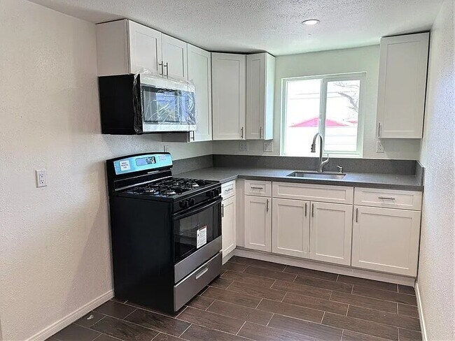 Foto del edificio - 66261 3rd St