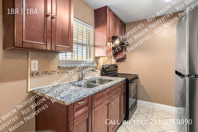 Building Photo - 236 E Dullnig Ct