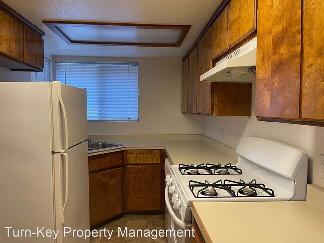 Building Photo - 2 br, 1.5 bath House - 10710 El Camino Rea...