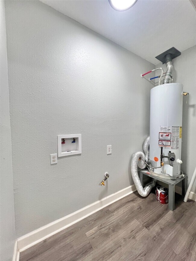 Foto del edificio - 2412 Stuart St