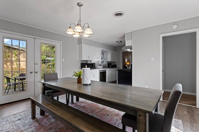 Foto del edificio - 1217 Woodbridge Dr