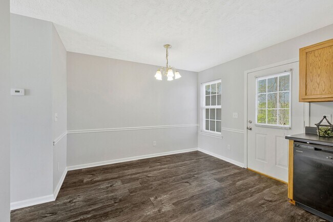 Foto del edificio - 1513 Center Pointe Dr