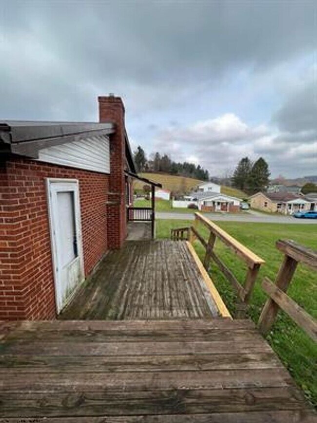 Building Photo - 60 W Lincoln Buckhannon, WV