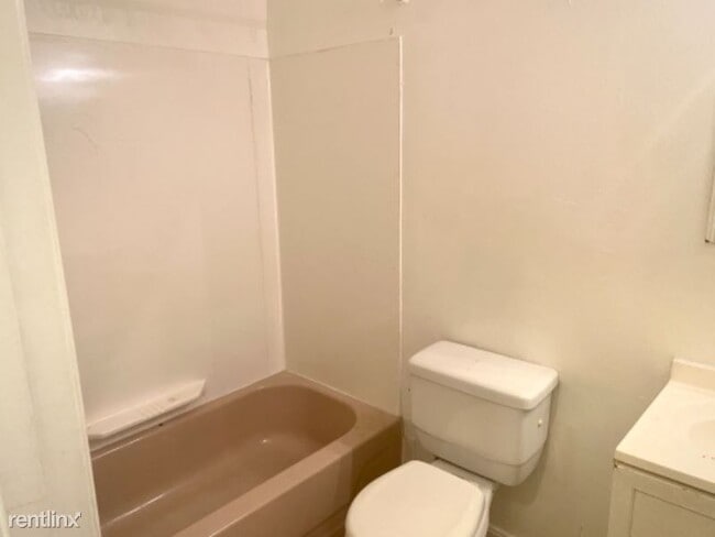 Building Photo - 2 br, 1 bath Condo - 830 Windstream Way