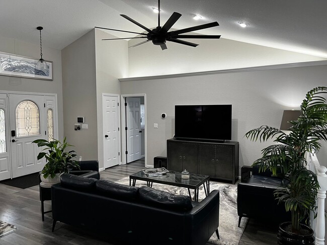 Foto del edificio - beautiful updated large home