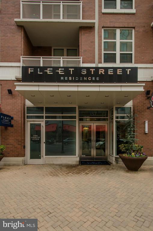 Primary Photo - 157 Fleet St