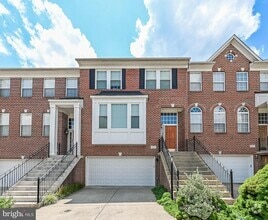 Building Photo - 829 Valemount Terrace NE