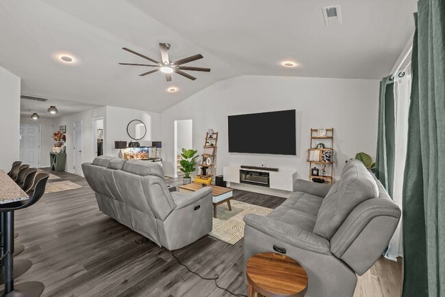 Building Photo - 1405 Amberlight Circle