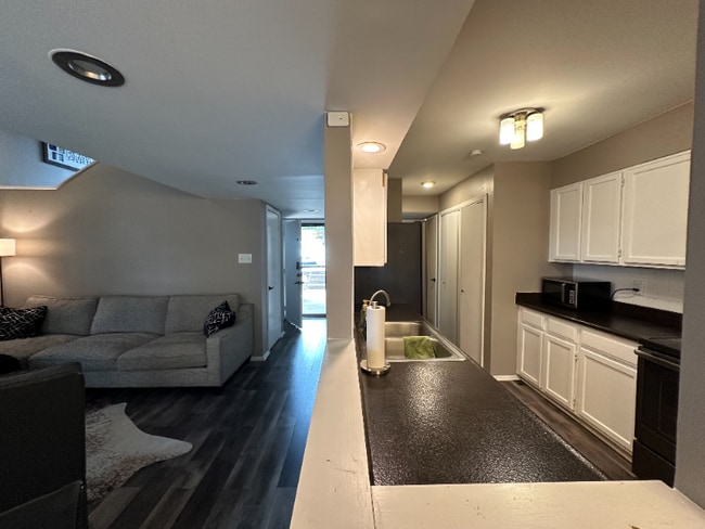 Foto del edificio - 12100 Rainwood Rd