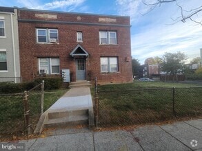 Building Photo - 1401 Staples St NE