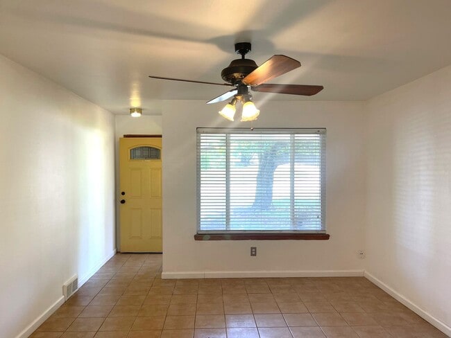 Foto del edificio - 1817 Hardy Dr