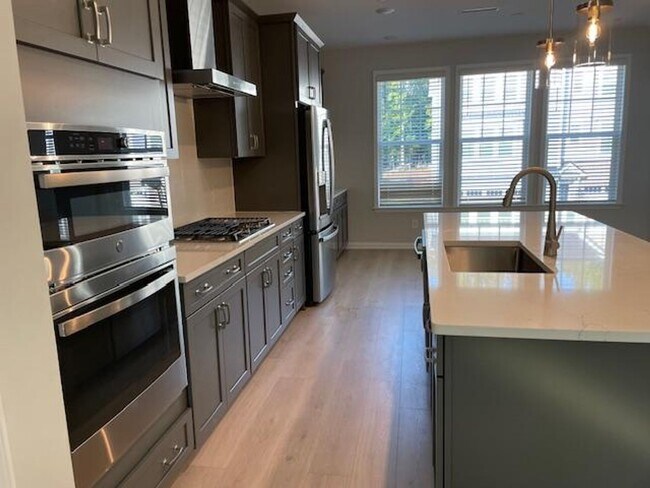 Foto del edificio - 1988 Chipley Dr