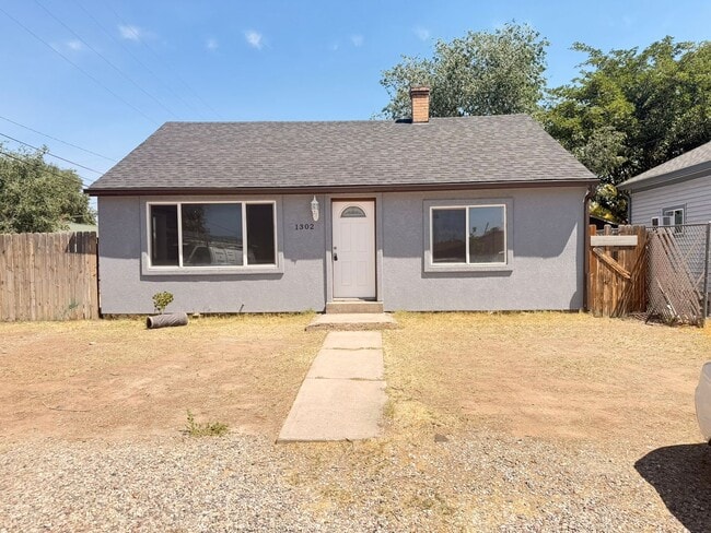 Cute House - 3Bed 1Bath - ONE Block from CMU!!! - Cute House - 3Bed 1Bath - ONE Block from CMU!!!