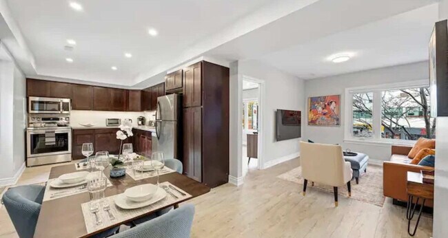 Building Photo - 557 St Clair Ave W