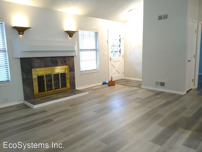 Foto del edificio - 4 br, 3.5 bath House - 10340 E Jewell Ave #75