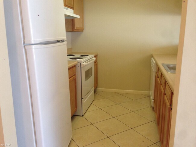 Foto del edificio - 2 br, 1.5 bath Townhome - 22031 Fairlane Blvd