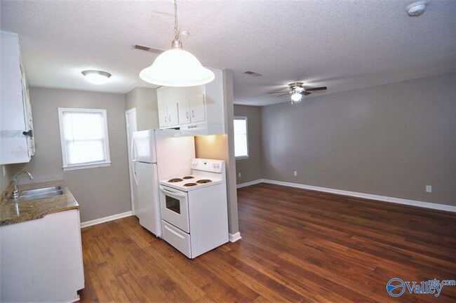 Building Photo - 3911 Talwell Dr SW