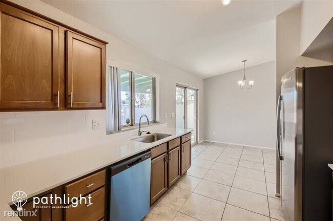 Foto del edificio - 3 br, 2 bath House - 4227 N 101St Avenue UNIT