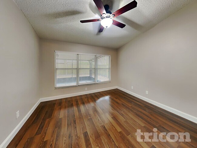 Building Photo - 1115 Hardwood Dr