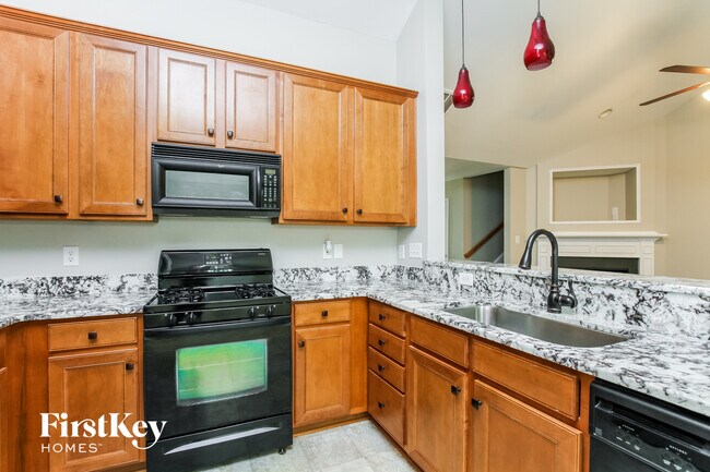 Foto del edificio - 1918 Sugarbush Dr