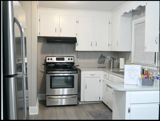 Foto del edificio - 6718-6720 Woodstream Duplex